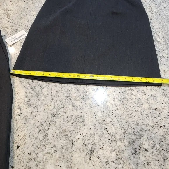 American Airlines Skirt 4reg.            Bin 12