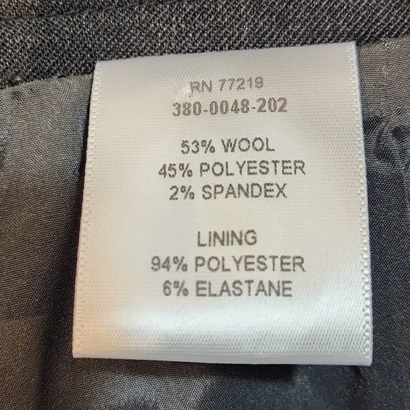 American Airlines Skirt 4reg.            Bin 12