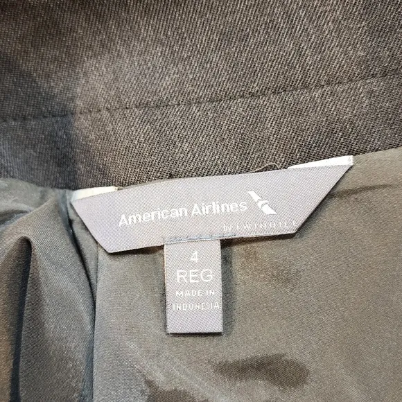 American Airlines Skirt 4reg.            Bin 12