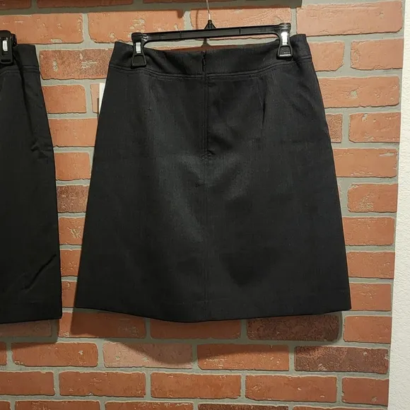 American Airlines Skirt 4reg.            Bin 12