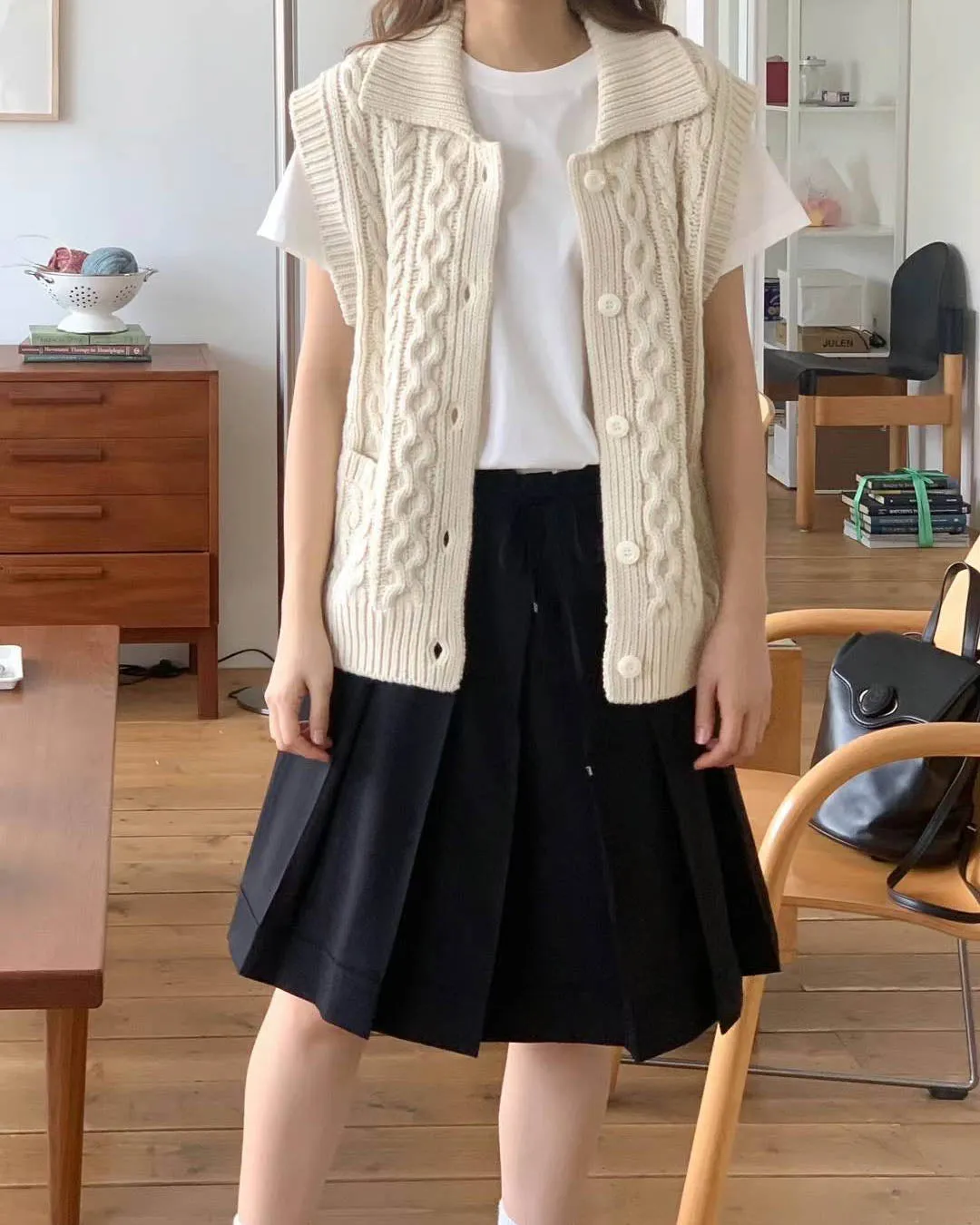 Chunky Cable Knit Buttoned Vest Ivory
