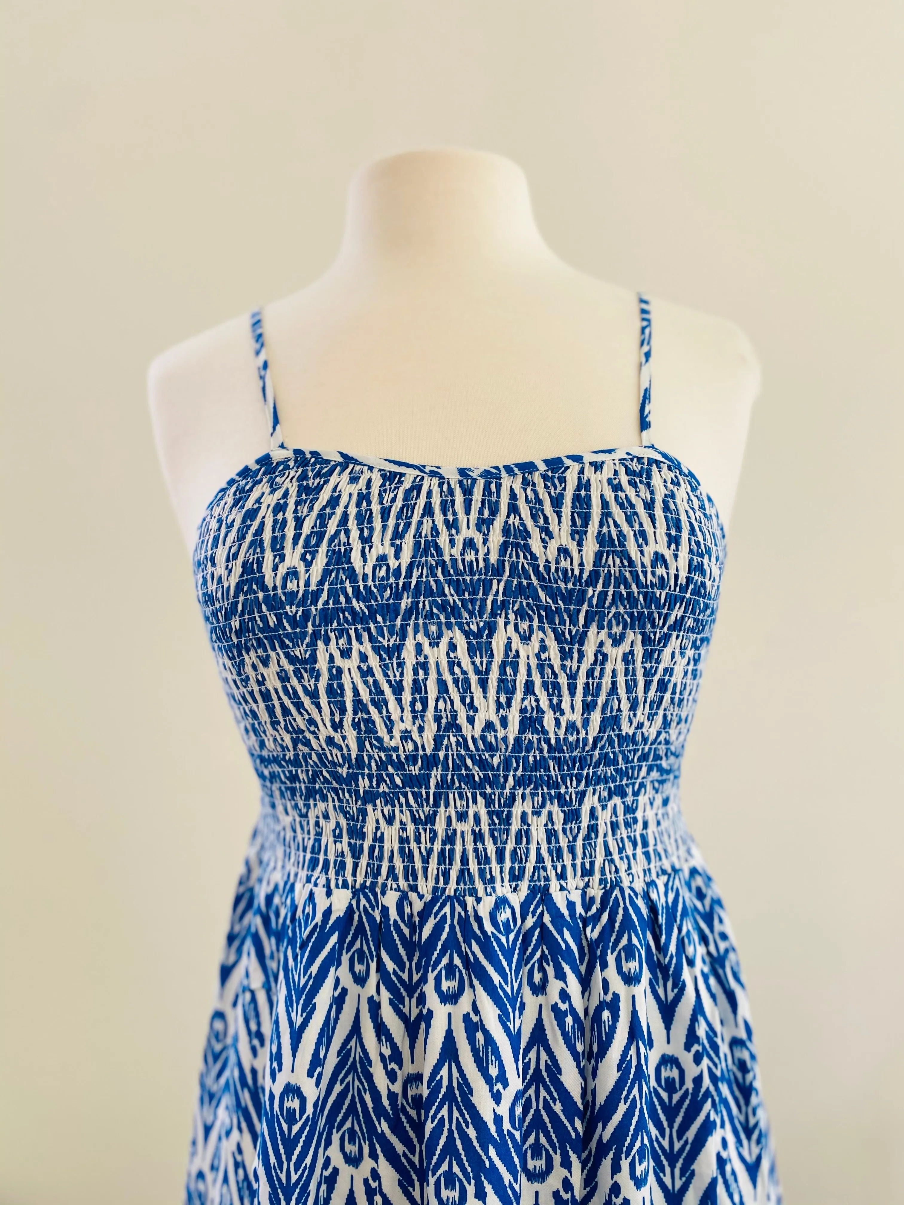 D58 SMOCKED ABSTRACT PRINT MAXI DRESS