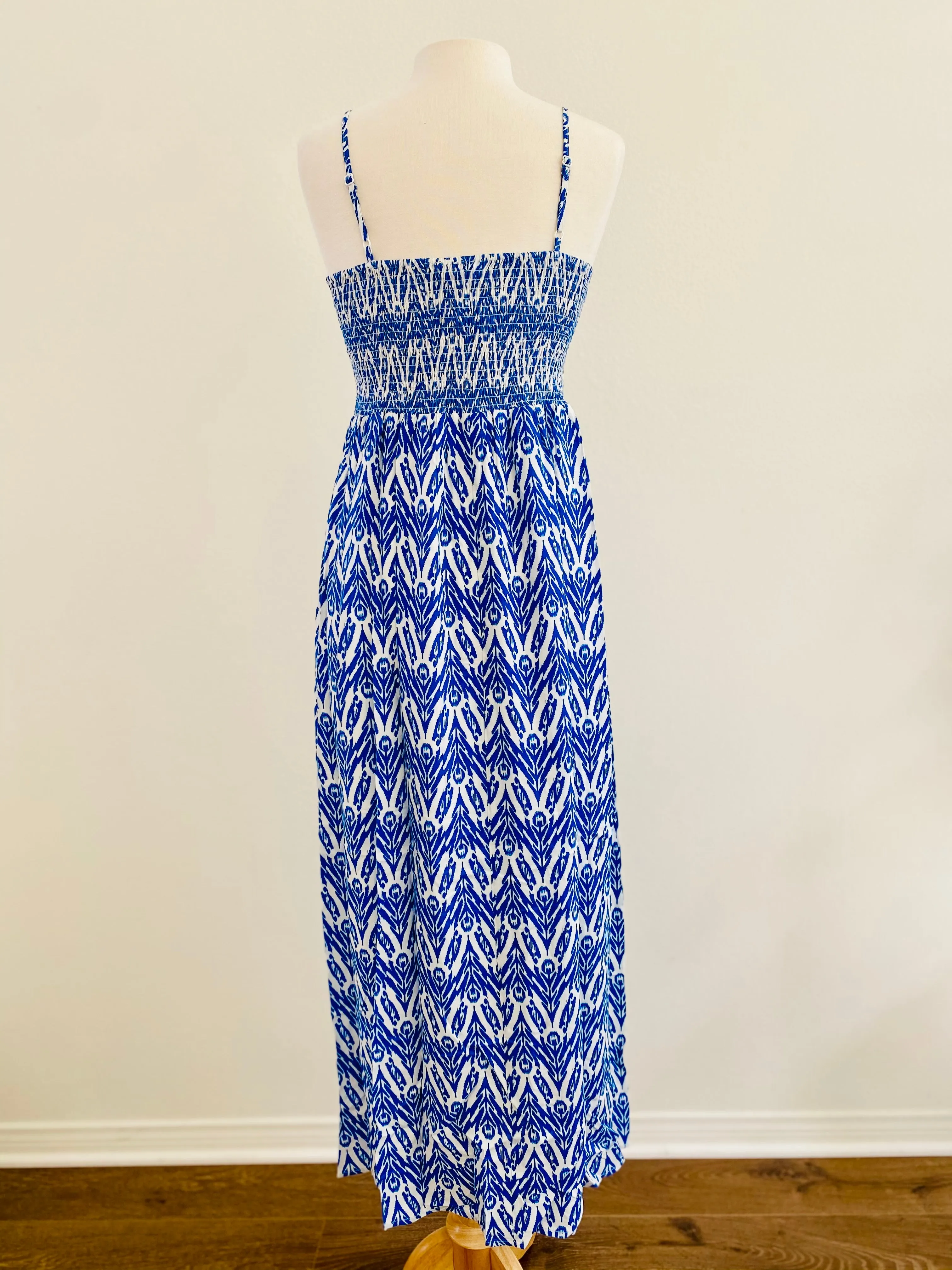 D58 SMOCKED ABSTRACT PRINT MAXI DRESS