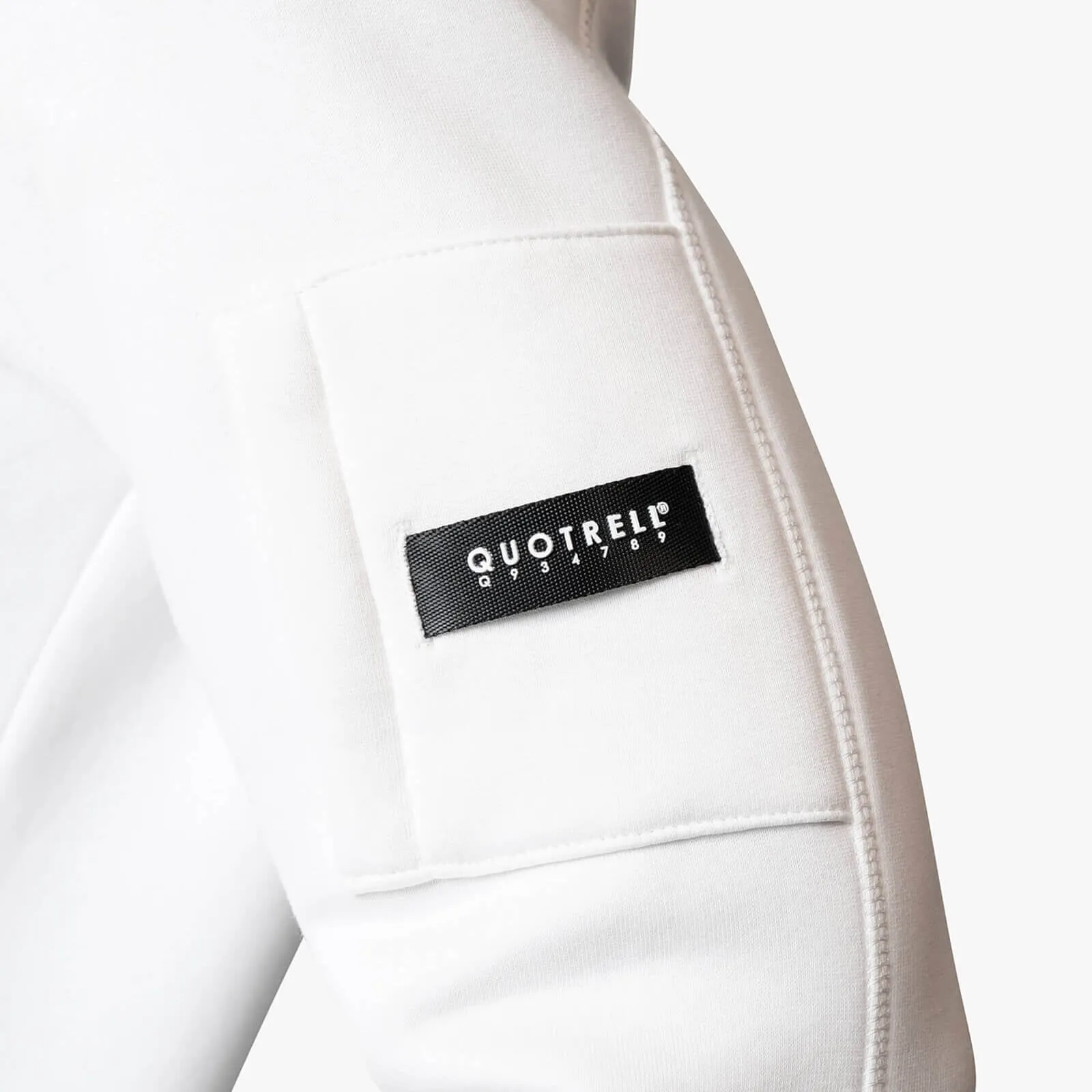 DEFENDER CREWNECK | OFF WHITE/BLACK