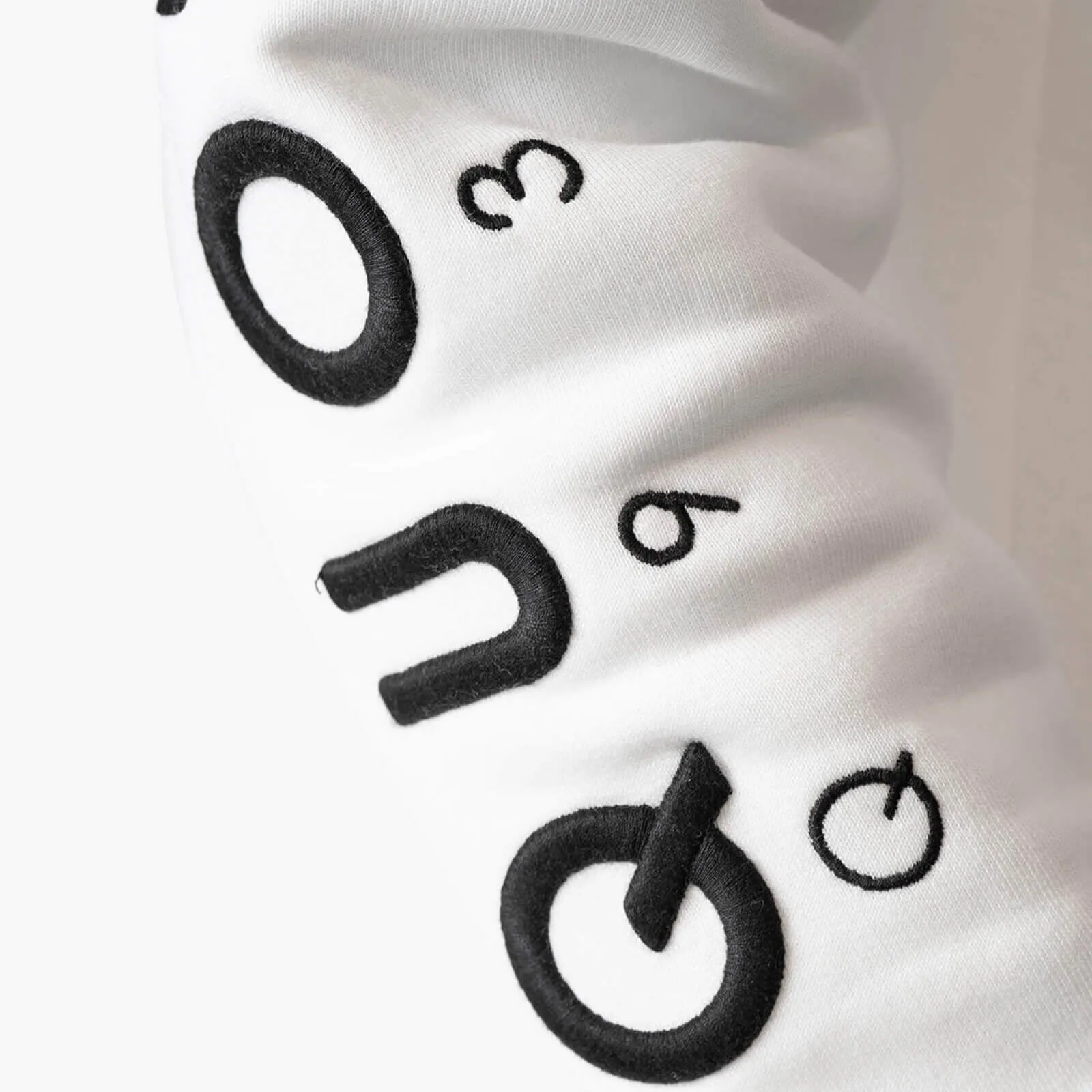 DEFENDER CREWNECK | OFF WHITE/BLACK
