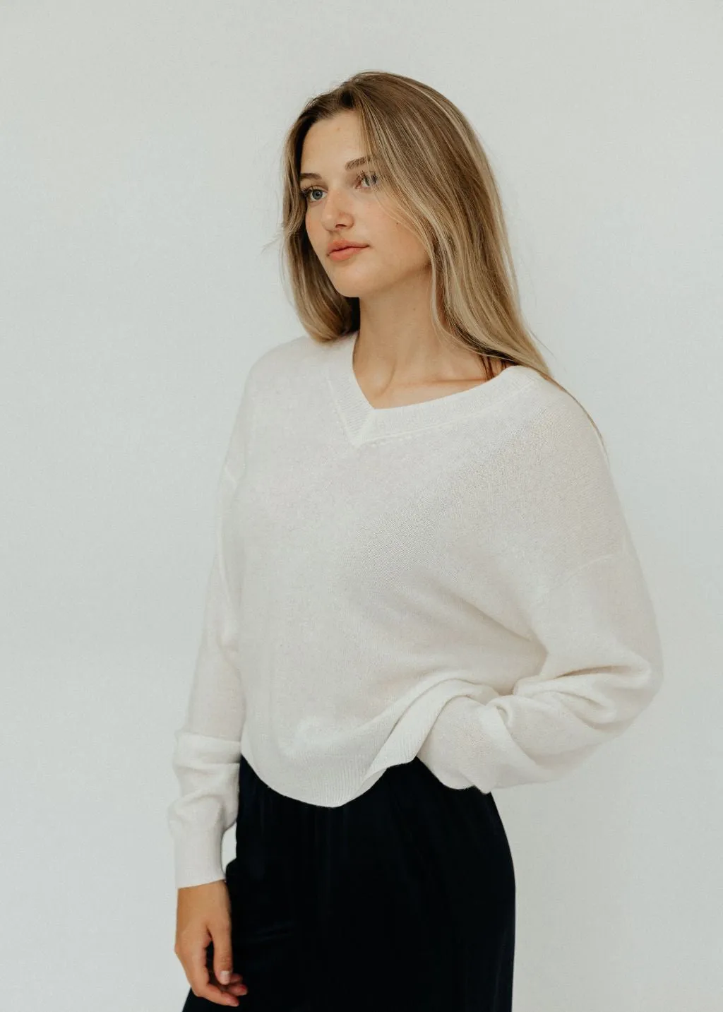 Elizabeth V-Neck Cashmere Sweater in White