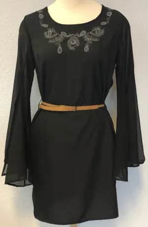 FLYAWAY SLEEVED DRESS