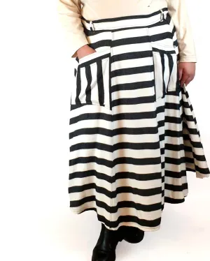 Made590 black and white striped skirt size 4X (note: some pilling)