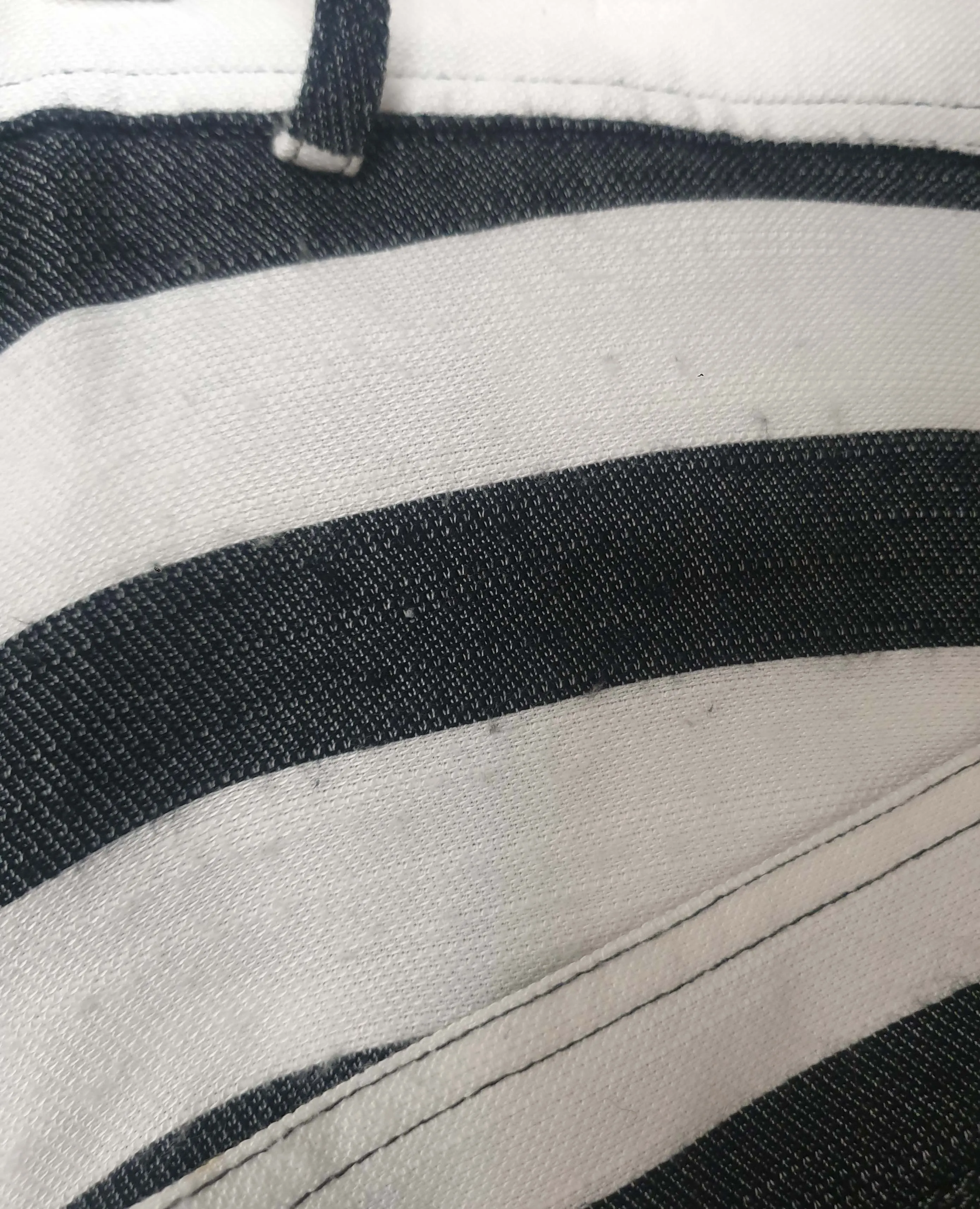 Made590 black and white striped skirt size 4X (note: some pilling)