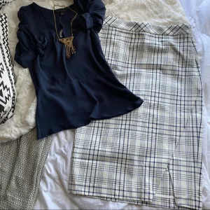NWT! Banana Republic- Bi-stretch Plaid Pencil Skirt- Size 0