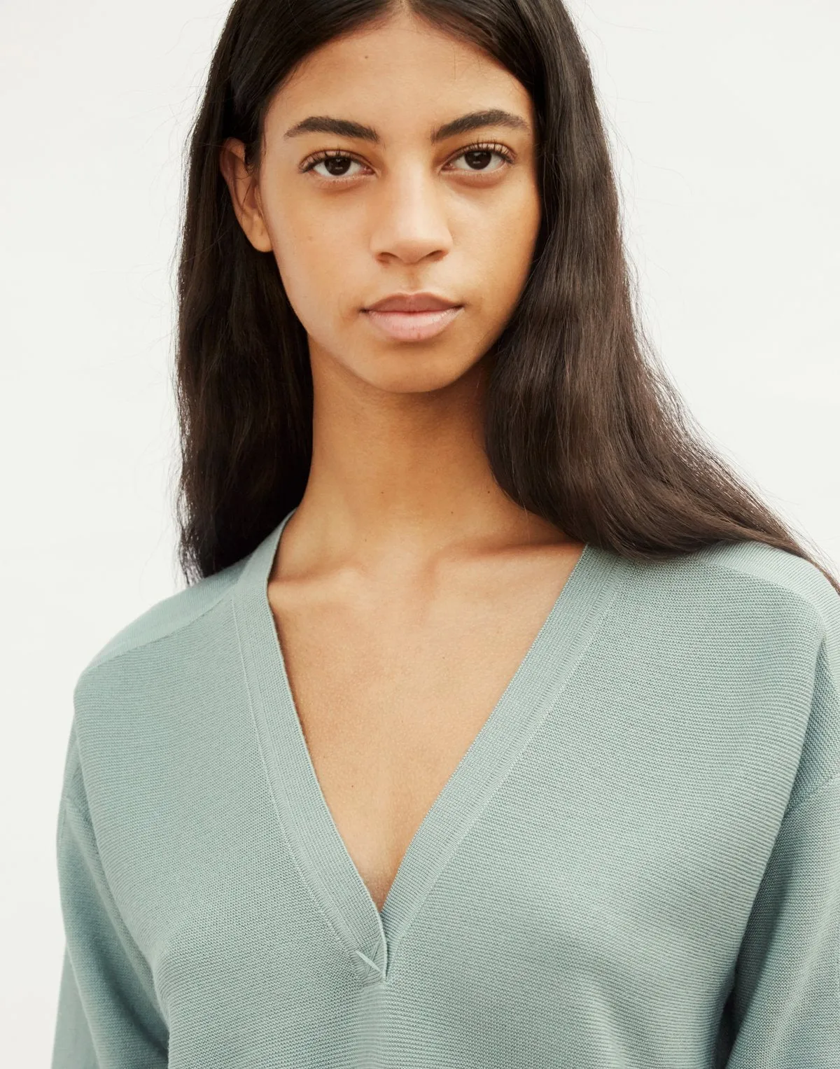 ONDEE V-NECK