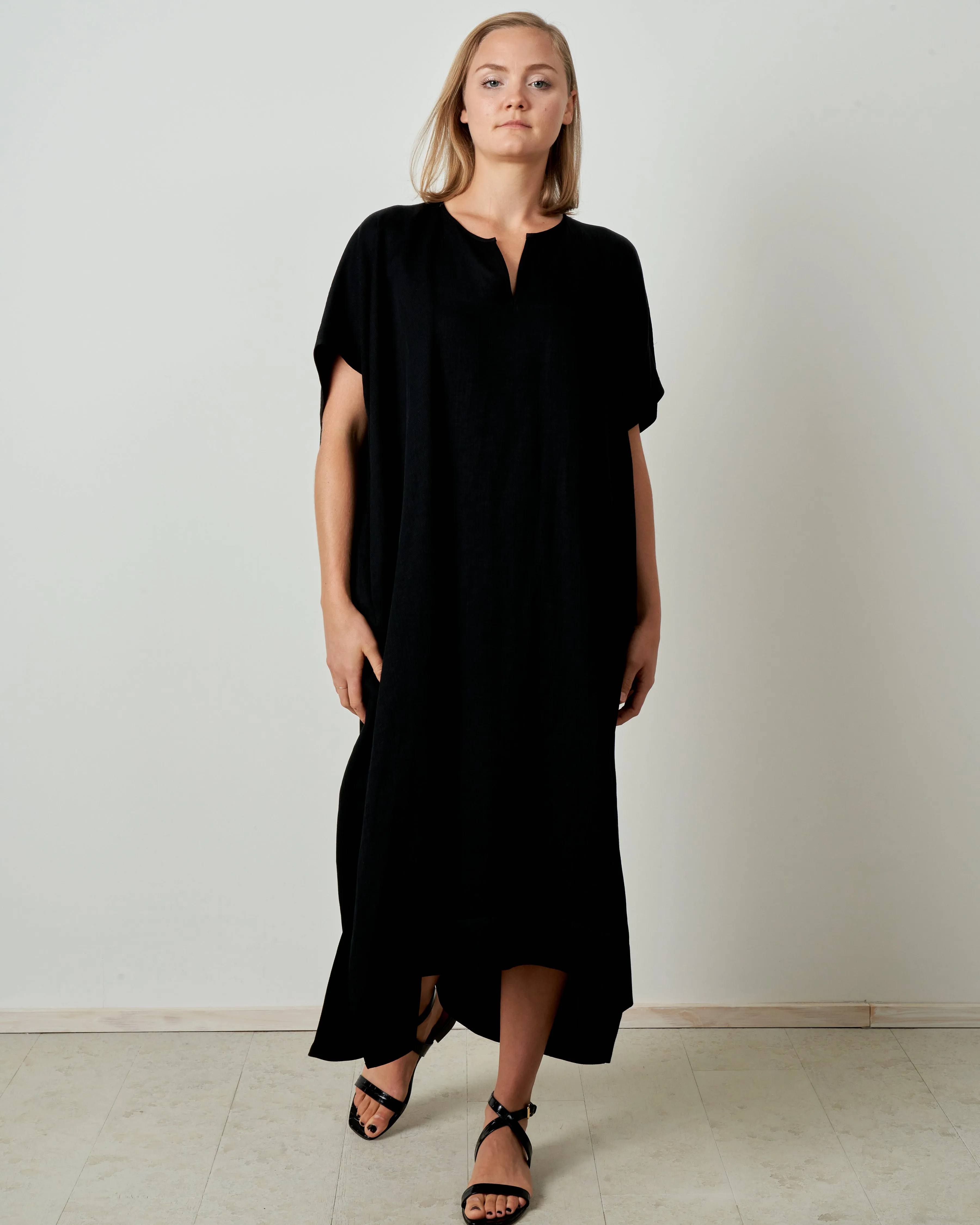 rae linen caftan - black