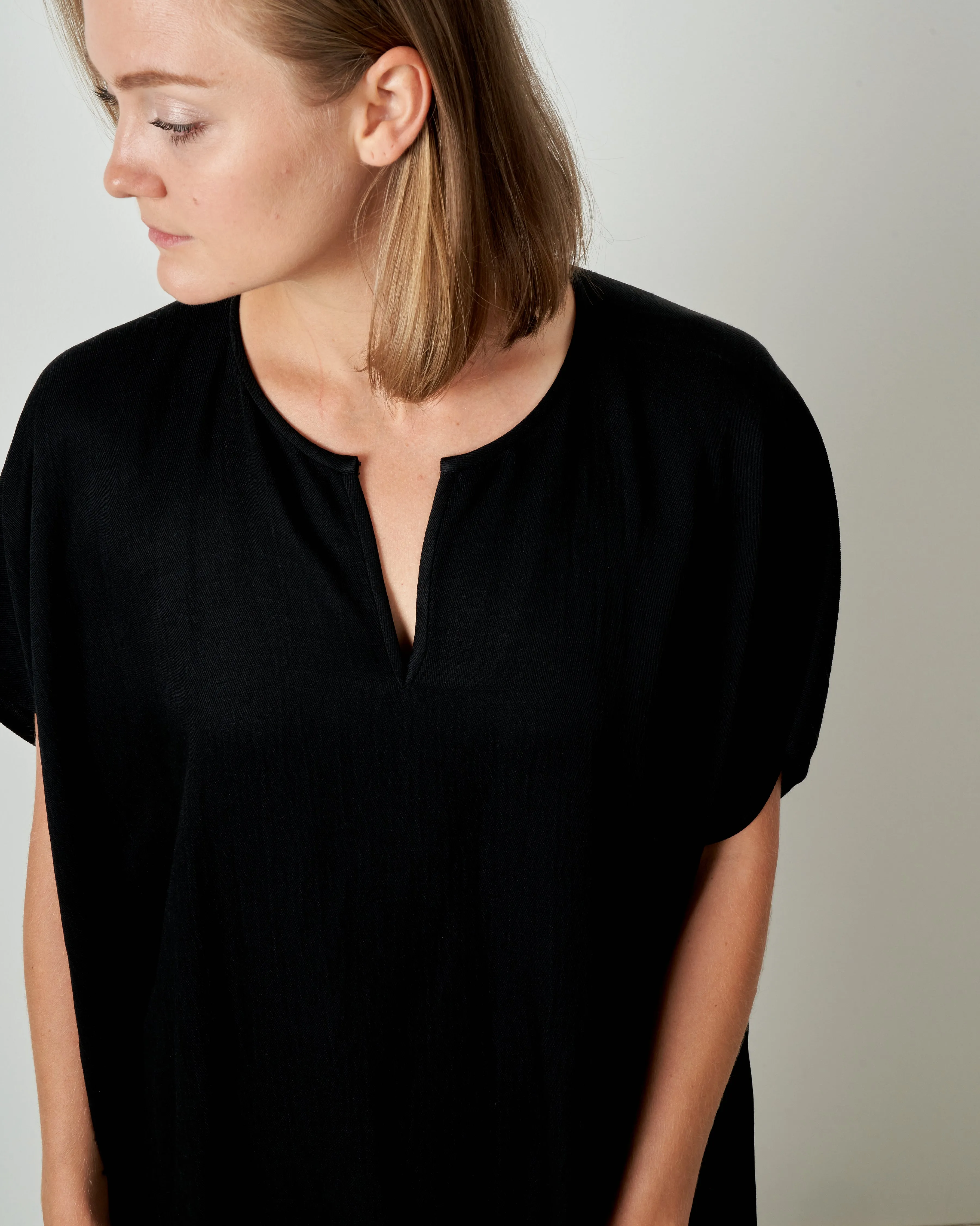 rae linen caftan - black