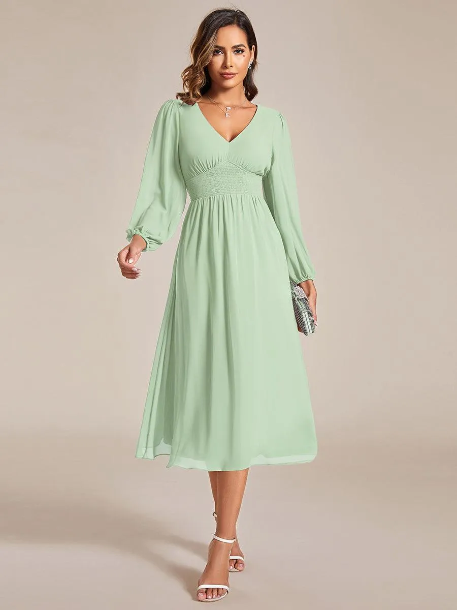 Robe invité mariage mi-longue élégante à col en V et manches longues