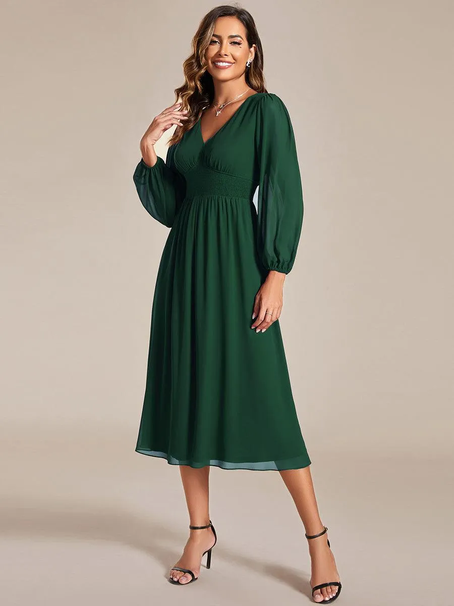 Robe invité mariage mi-longue élégante à col en V et manches longues