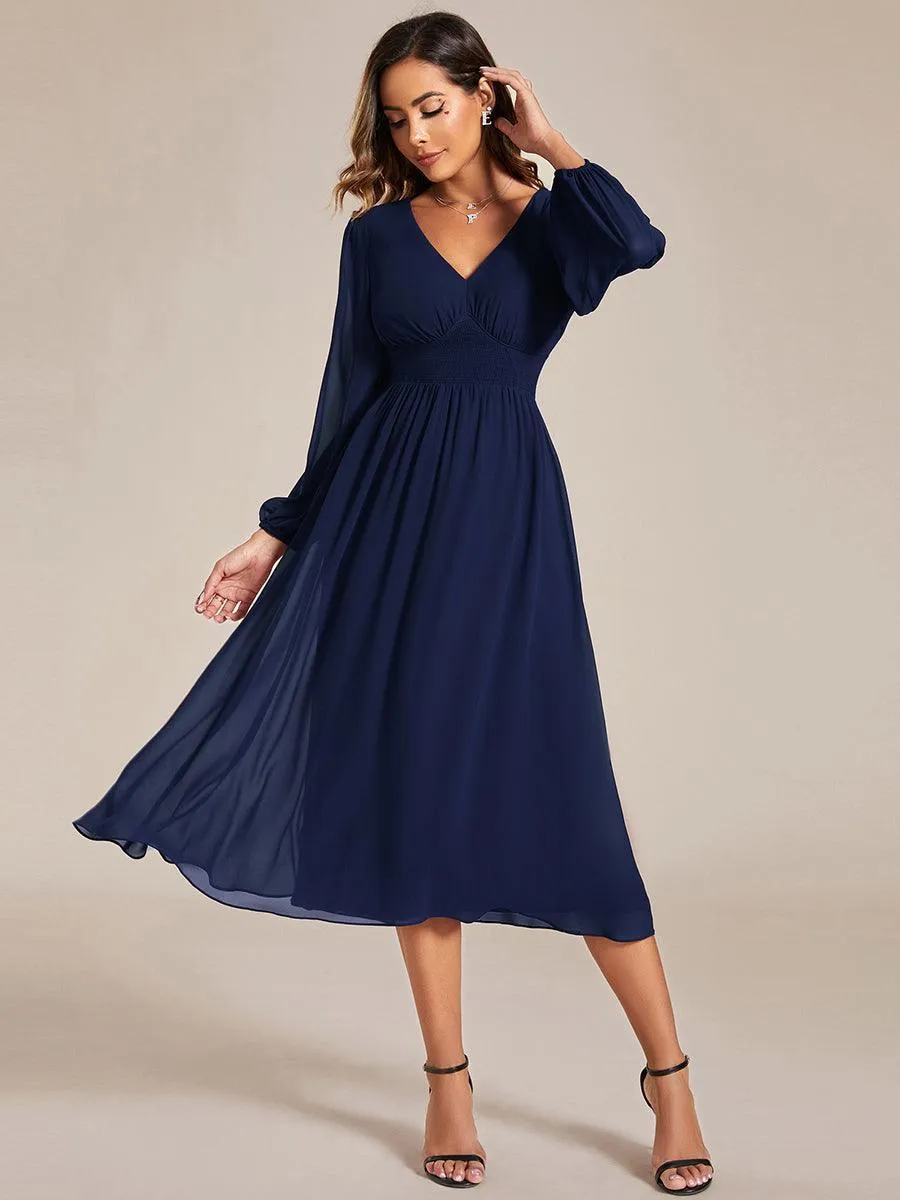 Robe invité mariage mi-longue élégante à col en V et manches longues
