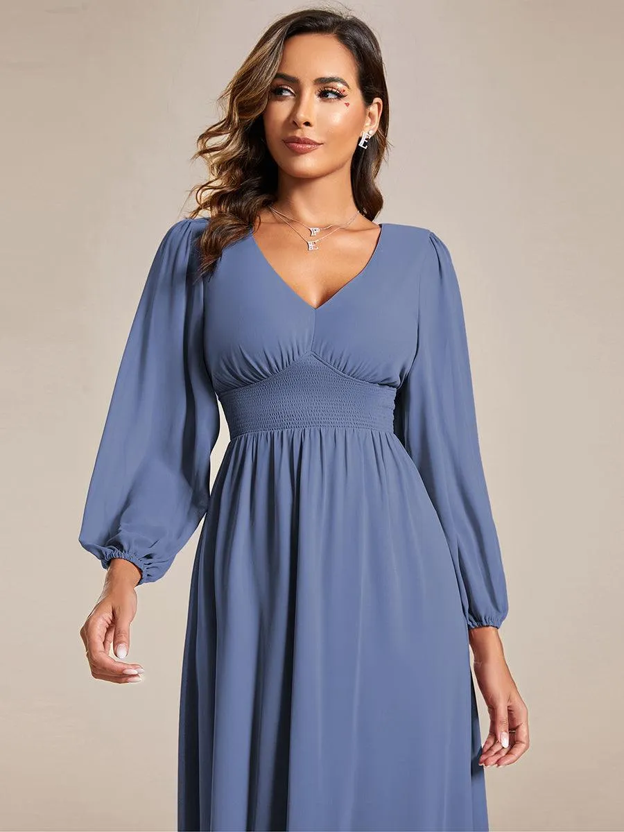 Robe invité mariage mi-longue élégante à col en V et manches longues