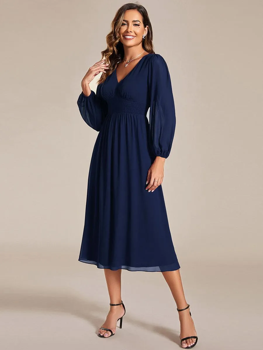 Robe invité mariage mi-longue élégante à col en V et manches longues
