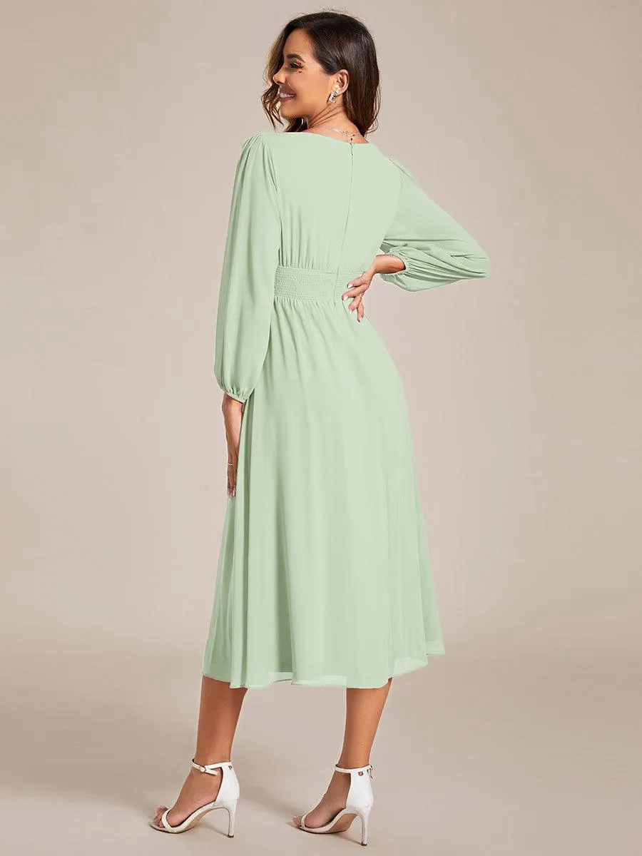 Robe invité mariage mi-longue élégante à col en V et manches longues