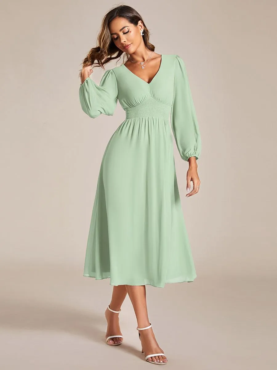 Robe invité mariage mi-longue élégante à col en V et manches longues