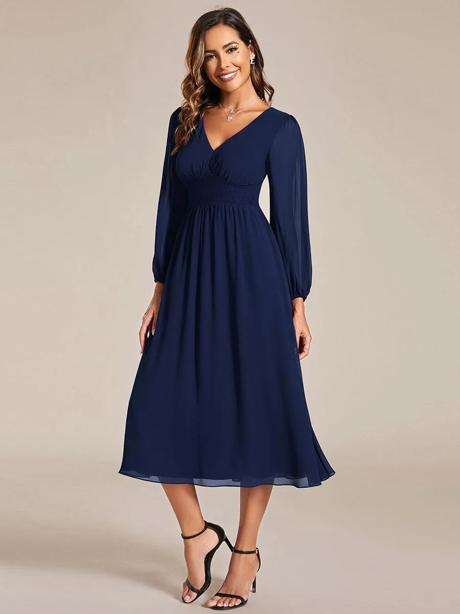Robe invité mariage mi-longue élégante à col en V et manches longues