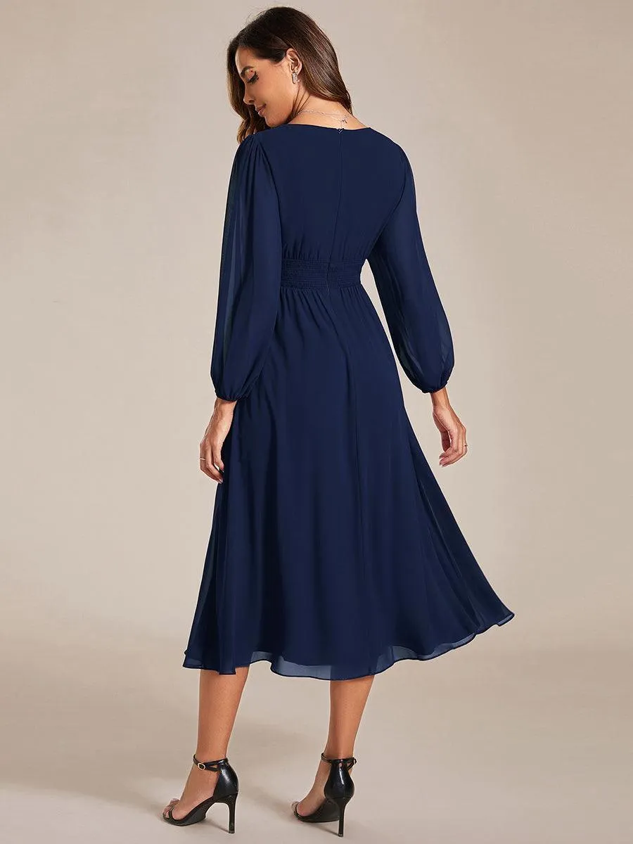 Robe invité mariage mi-longue élégante à col en V et manches longues