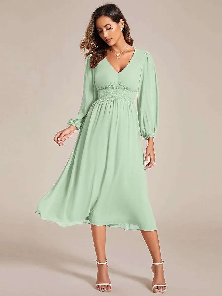 Robe invité mariage mi-longue élégante à col en V et manches longues