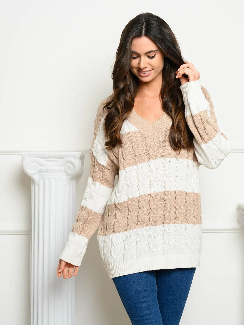 WOMEN'S LONG SLEEVE V-NECK CABLE KNIT COLORBLOCK SWEATER
